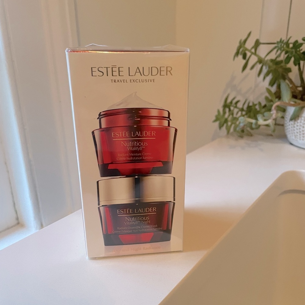 Estee Lauder Nutritious Vitality8 Day and Night Set! Brand New in plastic!